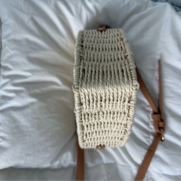 Heart-Shaped Woven Bag with Tan Strap - Picture 3 of 3